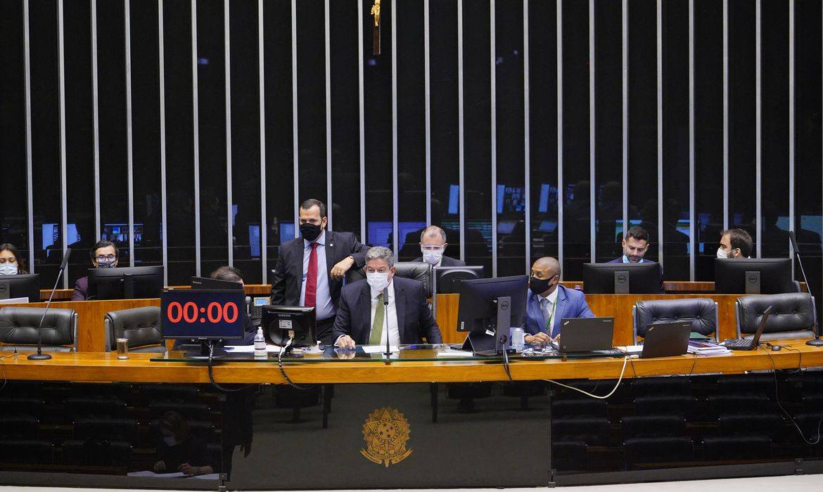 Câmara aprova texto-base de projeto que altera regras do Imposto de Renda